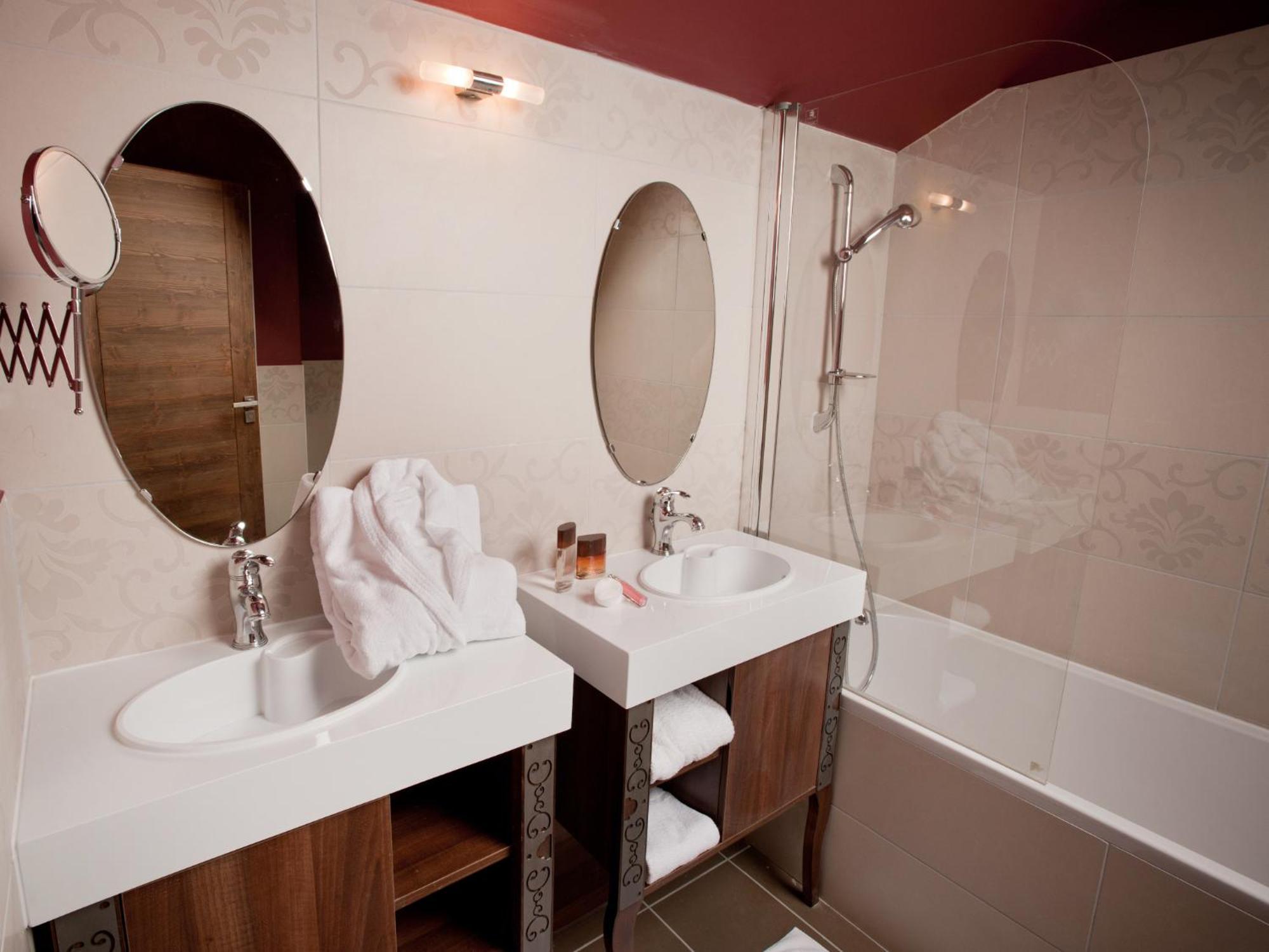 Le Hameau Du Kashmir Aparthotel วัลโตรองส์ ภายนอก รูปภาพ